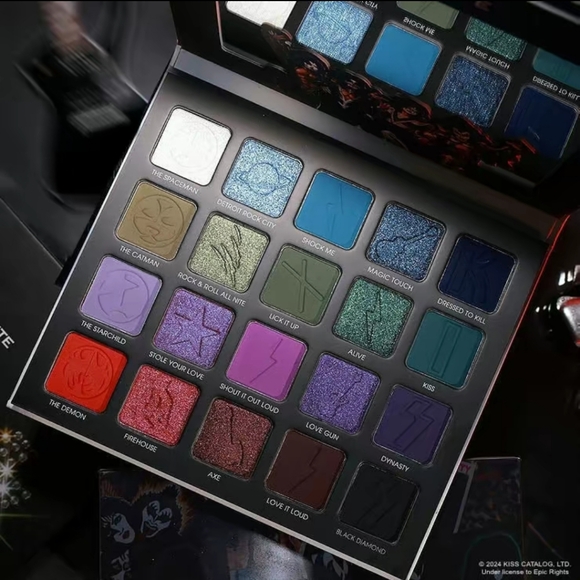 Glamlite x KISS Makeup Set - Picture 4 of 14